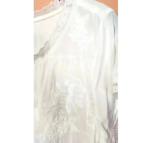 Torrid flowy white rayon blouse eyelet pattern beautiful white size 0 - Picture 2 of 6